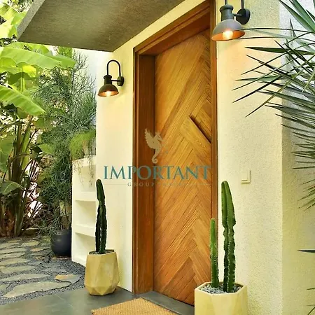 Hotel Chic Oasis By Important Group Travel