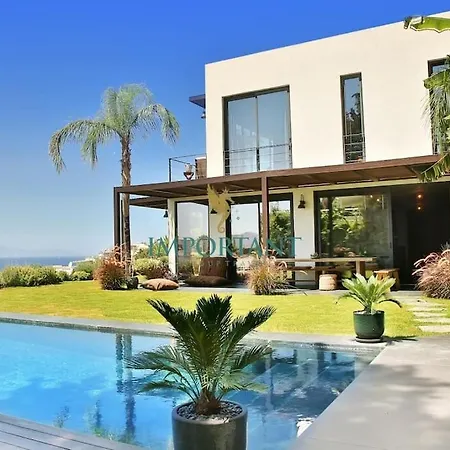Chic Oasis By Important Group Travel Hotel